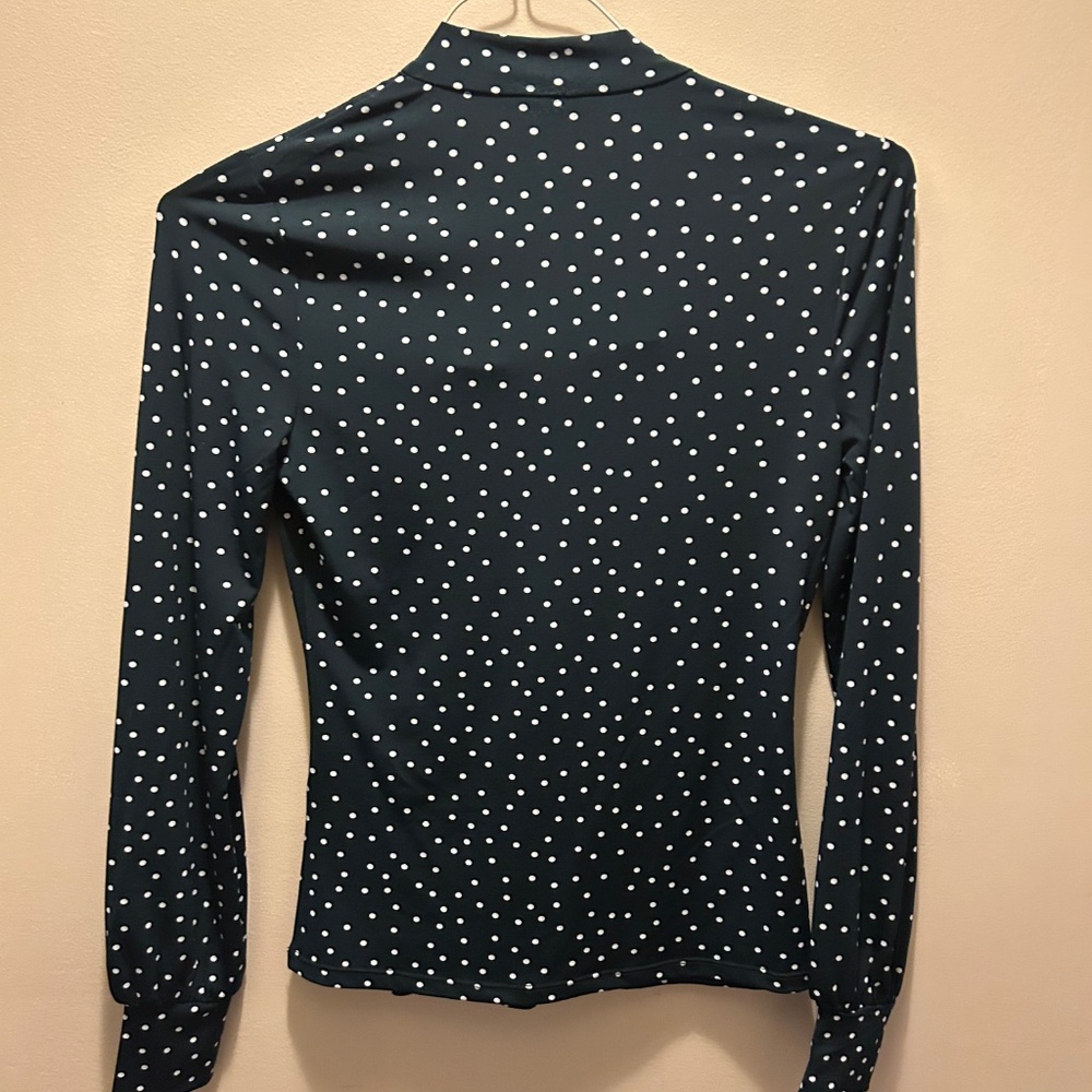blouse - Picture 2 of 3